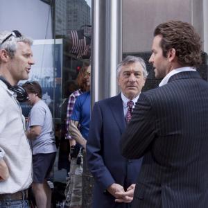 Still of Robert De Niro Bradley Cooper and Neil Burger in Salutinis efektas 2011