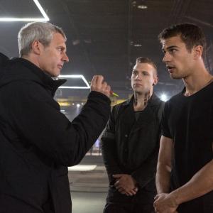 Neil Burger Jai Courtney and Theo James in Divergente 2014