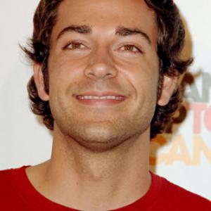 Zachary Levi at event of Stand Up to Cancer 2008