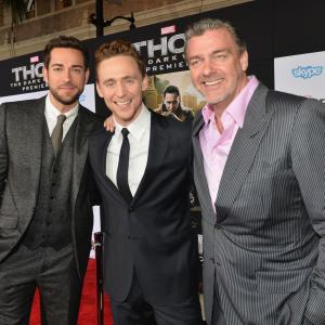 Ray Stevenson Tom Hiddleston and Zachary Levi at event of Toras Tamsos pasaulis 2013