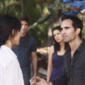 Still of Nestor Carbonell Yunjin Kim and Zuleikha Robinson in Dinge 2004