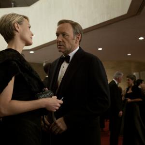 Still of Kevin Spacey and Robin Wright in Kortu Namelis 2013
