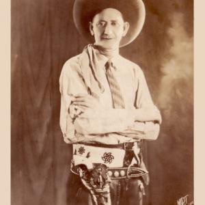 Bee Ho Gray circa 1924 wearing his Colt sixshooter Comanche beaded belt and throwing knive