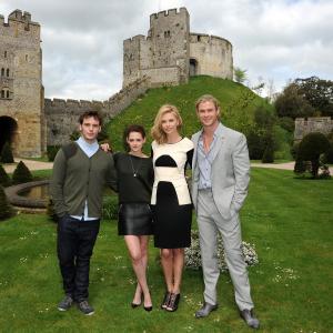 Charlize Theron, Kristen Stewart, Chris Hemsworth and Sam Claflin at event of Snieguole ir medziotojas (2012)