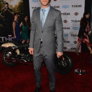Chris Hemsworth at event of Toras Tamsos pasaulis 2013