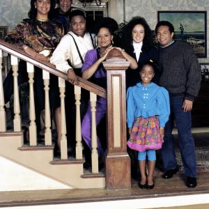 Still of Bill Cosby, Tempestt Bledsoe, Sabrina Le Beauf, Geoffrey Owens, Keshia Knight Pulliam, Phylicia Rashad and Malcolm-Jamal Warner in The Cosby Show (1984)