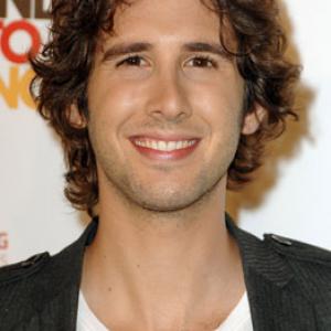 Josh Groban at event of Stand Up to Cancer 2008