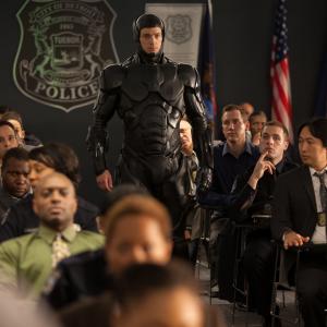 Still of Joel Kinnaman in Robotas policininkas 2014
