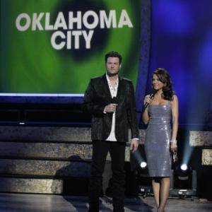 Still of Nick Lachey and Maria Menounos in Clash of the Choirs 2007
