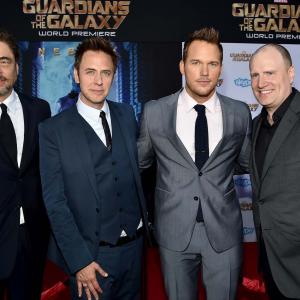 Benicio Del Toro, Kevin Feige, James Gunn and Chris Pratt at event of Galaktikos sergetojai (2014)