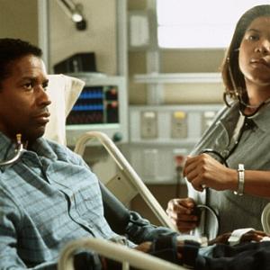 Still of Denzel Washington and Queen Latifah in The Bone Collector (1999)