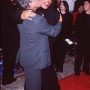 Dustin Hoffman and Queen Latifah at event of Sphere 1998