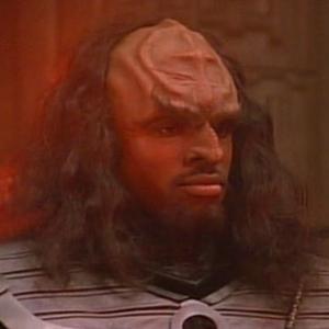 Actor Josef Cannon as Klingon Warrior Zcan in Star Trek The Next Generation Icarus Factor