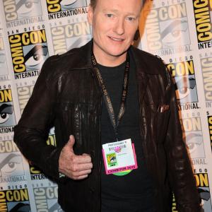 Conan O'Brien at event of Bado zaidynes: Strazdas giesmininkas. 2 dalis (2015)