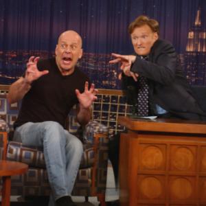 Still of Bruce Willis and Conan OBrien in Late Night with Conan OBrien 1993