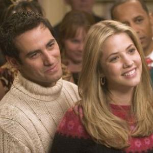 Still of René Lavan and Julie Gonzalo in Christmas with the Kranks (2004)