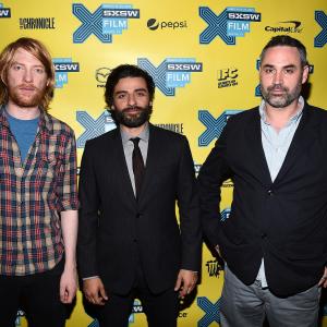 Alex Garland, Oscar Isaac and Domhnall Gleeson at event of Ex Machina (2015)
