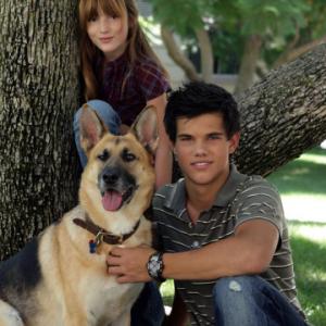 Still of Taylor Lautner and Bella Thorne in My Own Worst Enemy (2008)