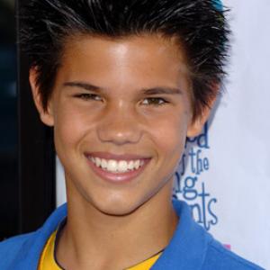 Taylor Lautner at event of The Sisterhood of the Traveling Pants 2005