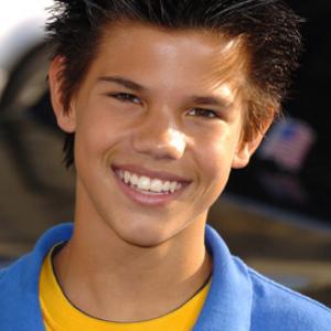 Taylor Lautner at event of The Sisterhood of the Traveling Pants 2005
