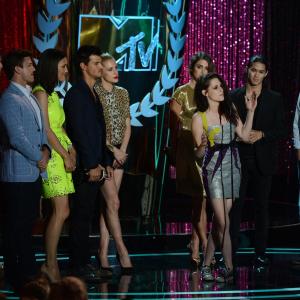 Jodie Foster, Kristen Stewart, Taylor Lautner, Nikki Reed and Jackson Rathbone at event of 2012 MTV Movie Awards (2012)