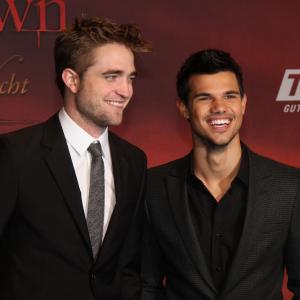 Taylor Lautner and Robert Pattinson at event of Brekstanti ausra. 1 dalis (2011)