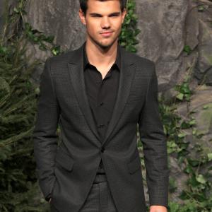 Taylor Lautner at event of Brekstanti ausra. 1 dalis (2011)
