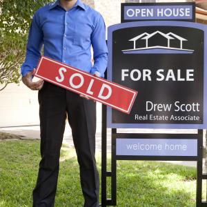 Drew Scott in Buying and Selling: Cristal & Scott (2012)