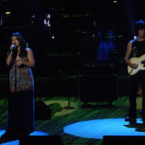 Still of Jeff Beck and Kelly Clarkson in American Idol: The Search for a Superstar: Idol Gives Back: Part Two (2007)