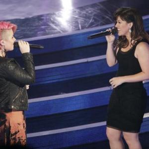 Still of Kelly Clarkson and Jordan Meredith in Duets (2012)