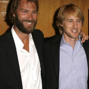 Owen Wilson and Andrew Wilson at event of The Wendell Baker Story 2005