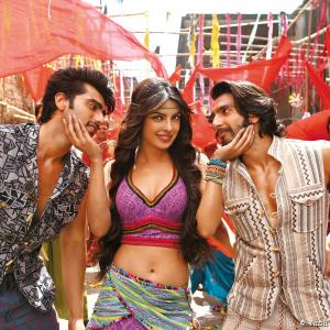 Still of Priyanka Chopra and Ranveer Singh in Gunday (2014)