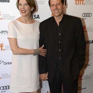 Annette Bening and Arie Posin at event of The Face of Love 2013