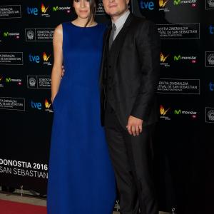 Josh Hutcherson and Claudia Traisac at event of Eskobaras kruvinas rojus 2014