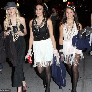 Taylor Momsen and Valentina de Angelis in Gossip Girl