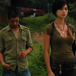 Still of Johnny Nguyen and Veronica Ngo in Bay Rong 2009