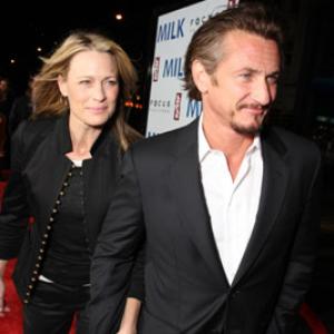 Sean Penn and Robin Wright at event of Milk (2008)