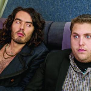 Still of Russell Brand and Jonah Hill in Get Him to the Greek 2010