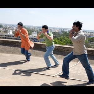 Still of Sharman Joshi, Aamir Khan and Madhavan in 3 Idiots (2009)