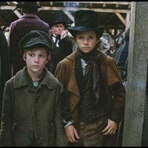Still of Harry Eden and Barney Clark in Oliver Twist (2005)