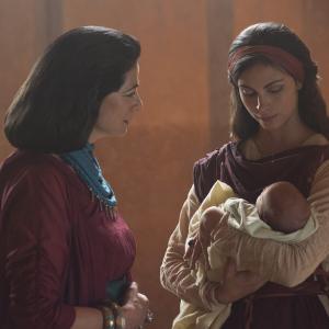 Still of Hiam Abbass and Morena Baccarin in The Red Tent (2014)