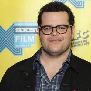 Josh Gad at event of The Comedians 2015