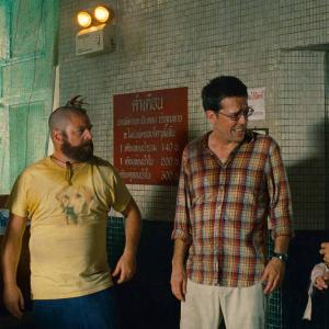 Still of Bradley Cooper Zach Galifianakis Mason Lee and Ed Helms in Pagirios Tailande 2011