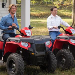 Still of Ed Helms and Chris Hemsworth in Kvaisu atostogos 2015