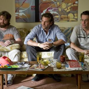 Still of Bradley Cooper, Zach Galifianakis and Ed Helms in Pagirios Las Vegase (2009)