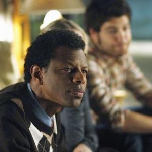 Still of Phil LaMarr and Adam Pally in Happy Endings (2011)