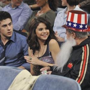 Still of David Henrie and Selena Gomez in Wizards of Waverly Place 2007