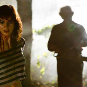 Still of Alexandra Daddario and Dan Yeager in Texas Chainsaw 3D (2013)