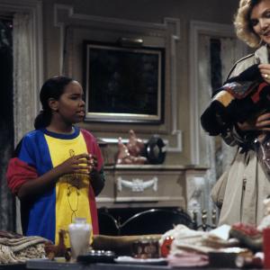 Still of Ann Ryerson and Kellie Shanygne Williams in Family Matters 1989