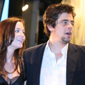 Benicio Del Toro and Emily Blunt at event of Vilkolakis 2010